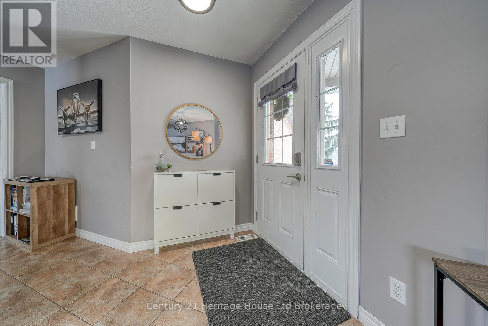 215 Munnoch Boulevard, Woodstock (Woodstock - North), Ontario  N4T 1V7 - Photo 5 - X12736782