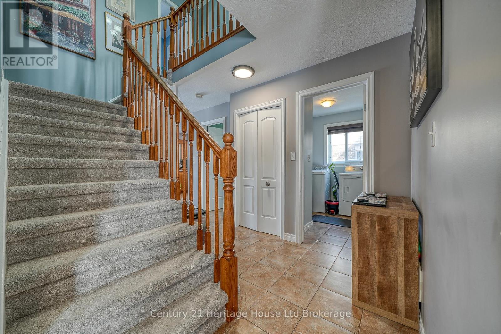 215 Munnoch Boulevard, Woodstock (Woodstock - North), Ontario  N4T 1V7 - Photo 6 - X12736782