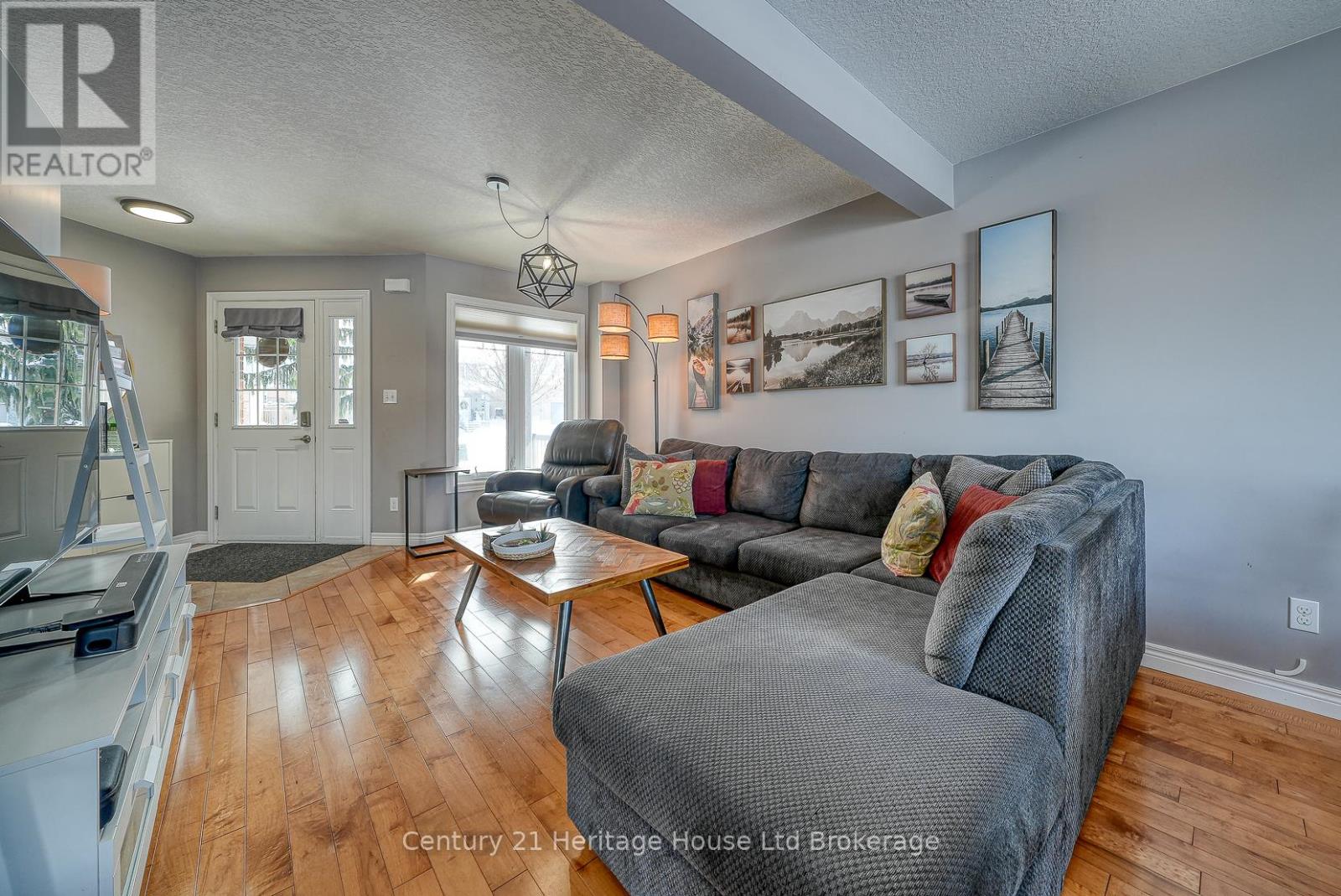 215 Munnoch Boulevard, Woodstock (Woodstock - North), Ontario  N4T 1V7 - Photo 8 - X12736782