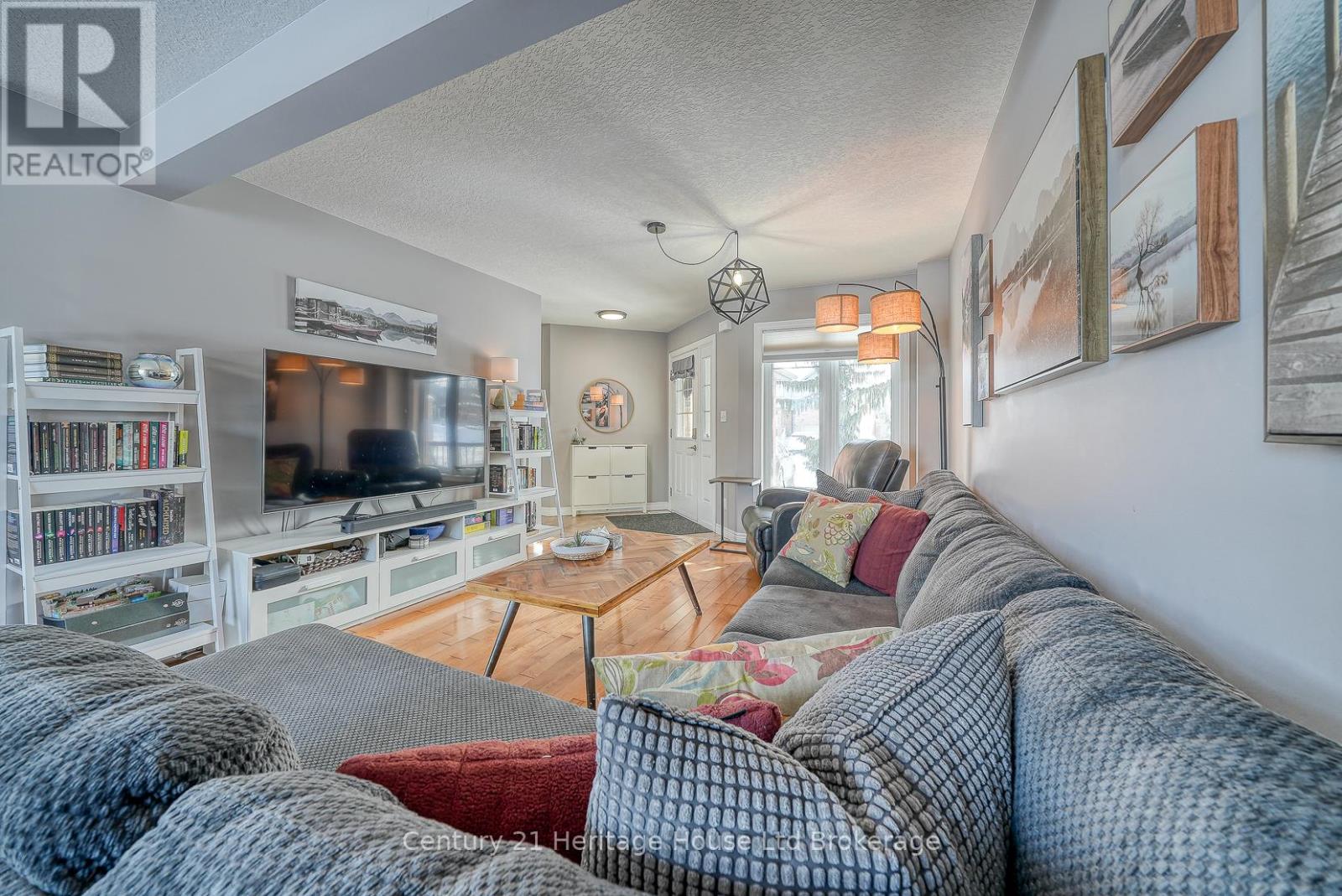 215 Munnoch Boulevard, Woodstock (Woodstock - North), Ontario  N4T 1V7 - Photo 9 - X12736782