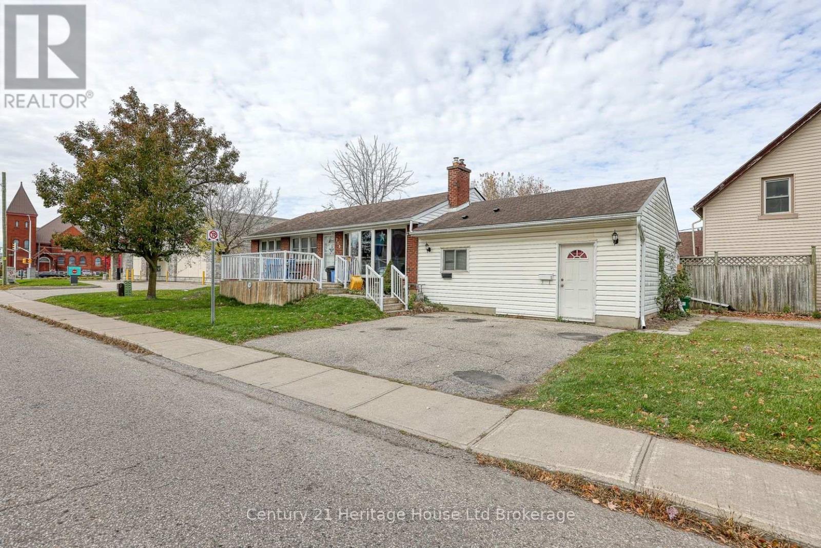 719 Peel Street, Woodstock (Woodstock - South), Ontario  N4S 1L5 - Photo 3 - X12737172