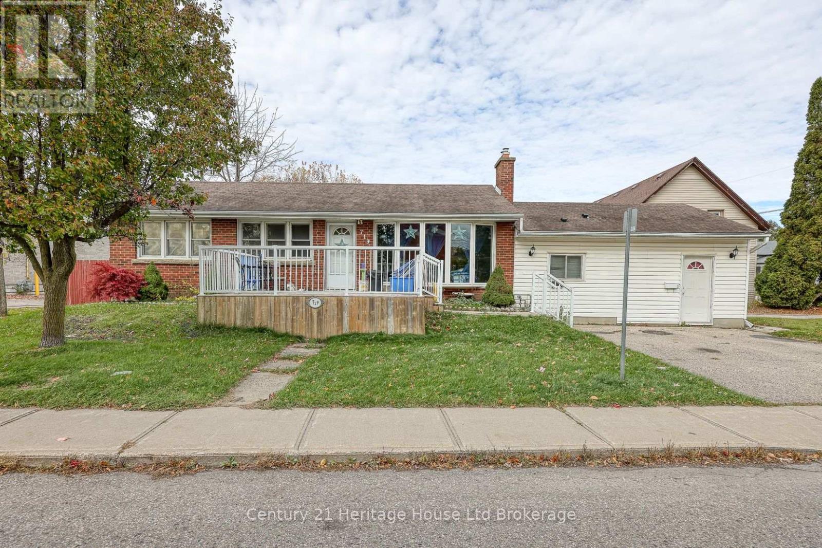 719 Peel Street, Woodstock (Woodstock - South), Ontario  N4S 1L5 - Photo 4 - X12737172