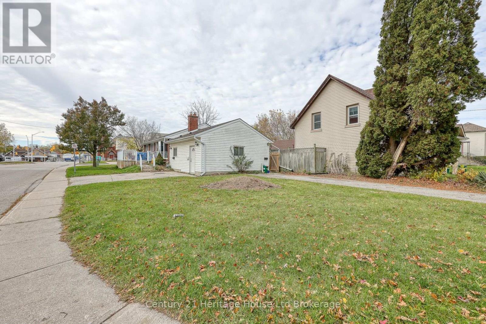 719 Peel Street, Woodstock (Woodstock - South), Ontario  N4S 1L5 - Photo 42 - X12737172