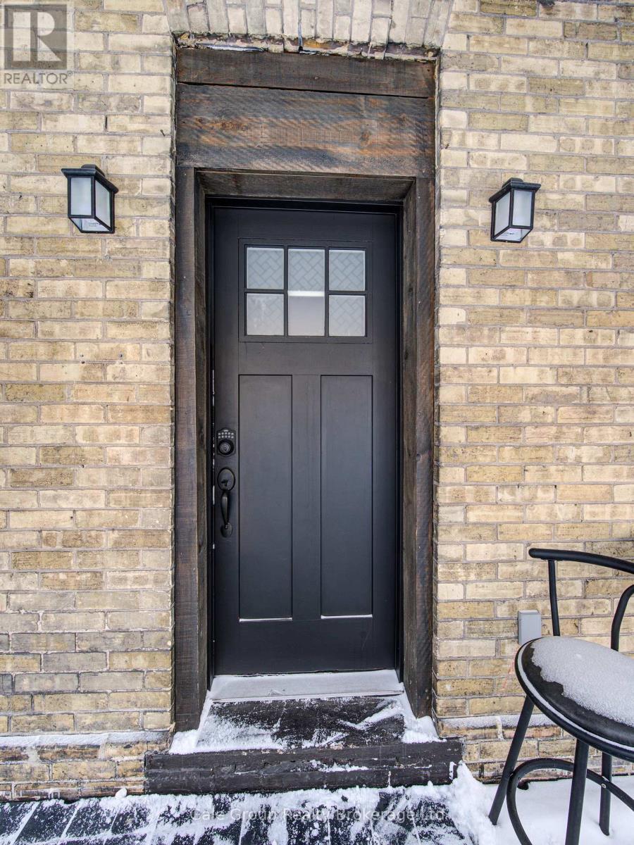 83 Oxford Street, Woodstock (Woodstock - North), Ontario  N4S 6A4 - Photo 2 - X12738794