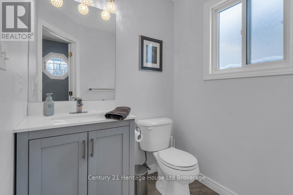 216 Thames Street N, Ingersoll (Ingersoll - North), Ontario  N5C 3E4 - Photo 4 - X12743436