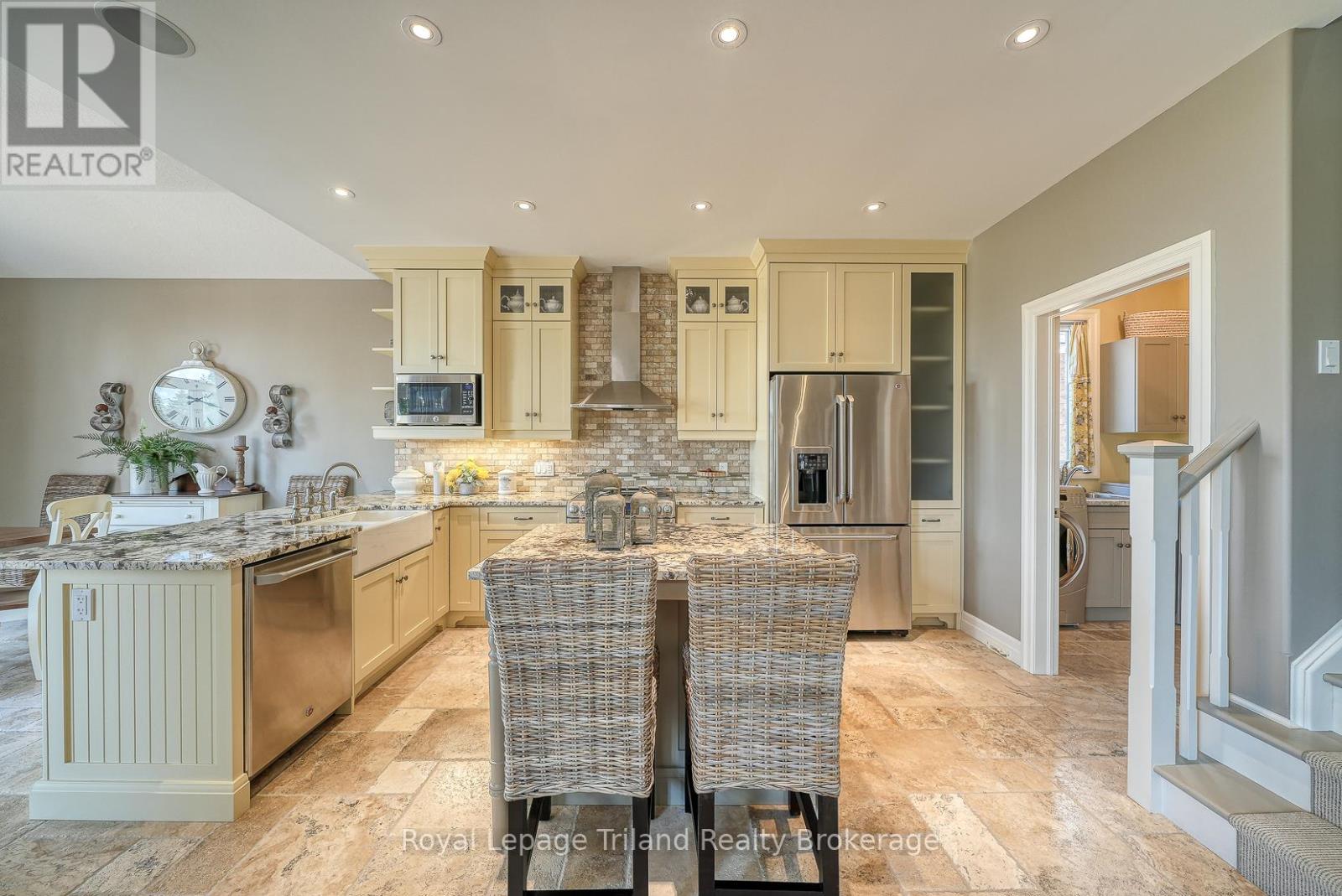 1142 Caen Avenue, Woodstock (Woodstock - North), Ontario  N4T 0G3 - Photo 17 - X12750514