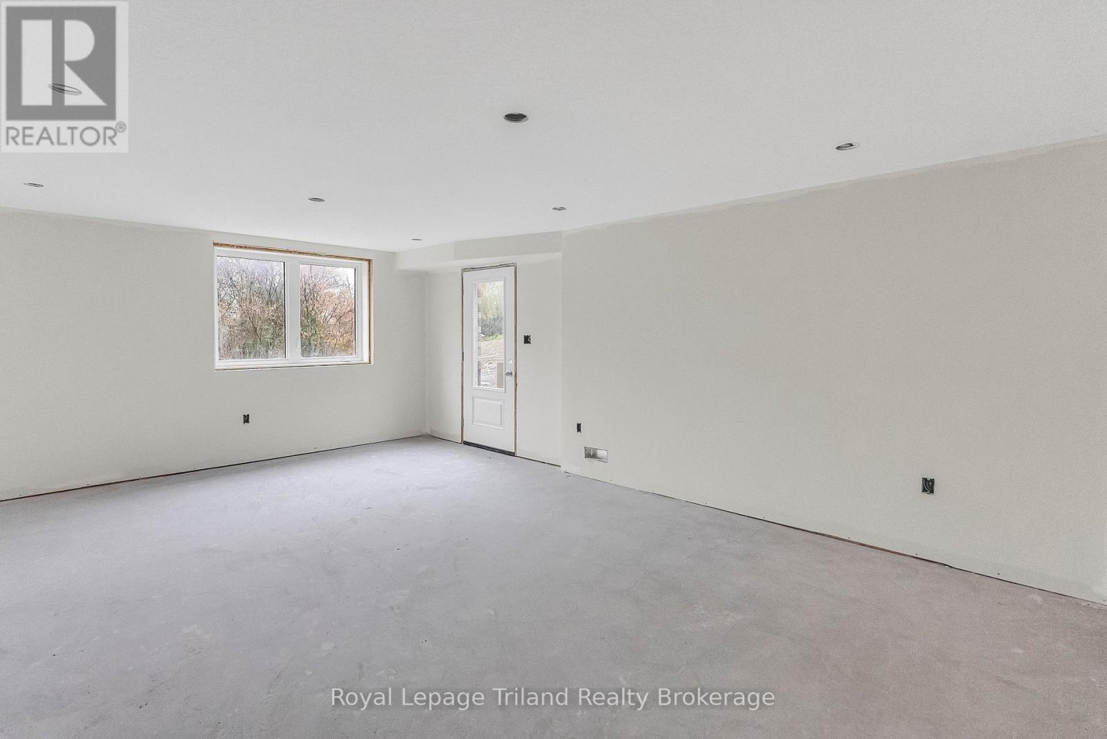 1242 Caen Avenue, Woodstock (Woodstock - North), Ontario  N4T 0J4 - Photo 8 - X12750526