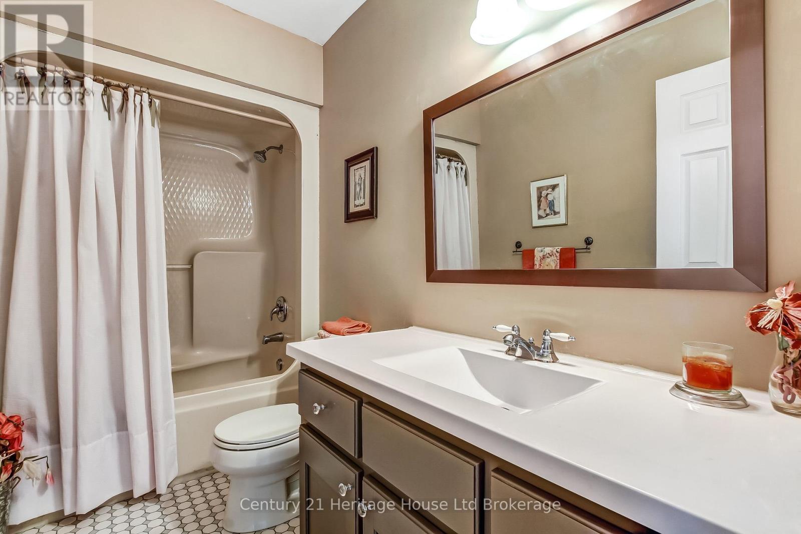 11 John Davies Drive, Woodstock (Woodstock - North), Ontario  N4T 1M9 - Photo 20 - X12750700