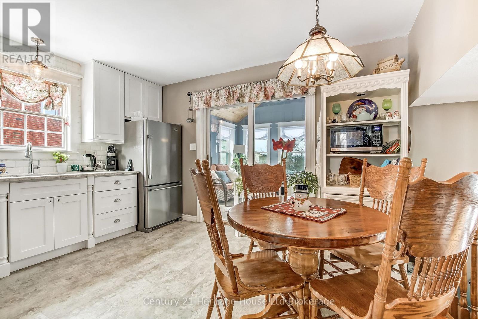 11 John Davies Drive, Woodstock (Woodstock - North), Ontario  N4T 1M9 - Photo 8 - X12750700