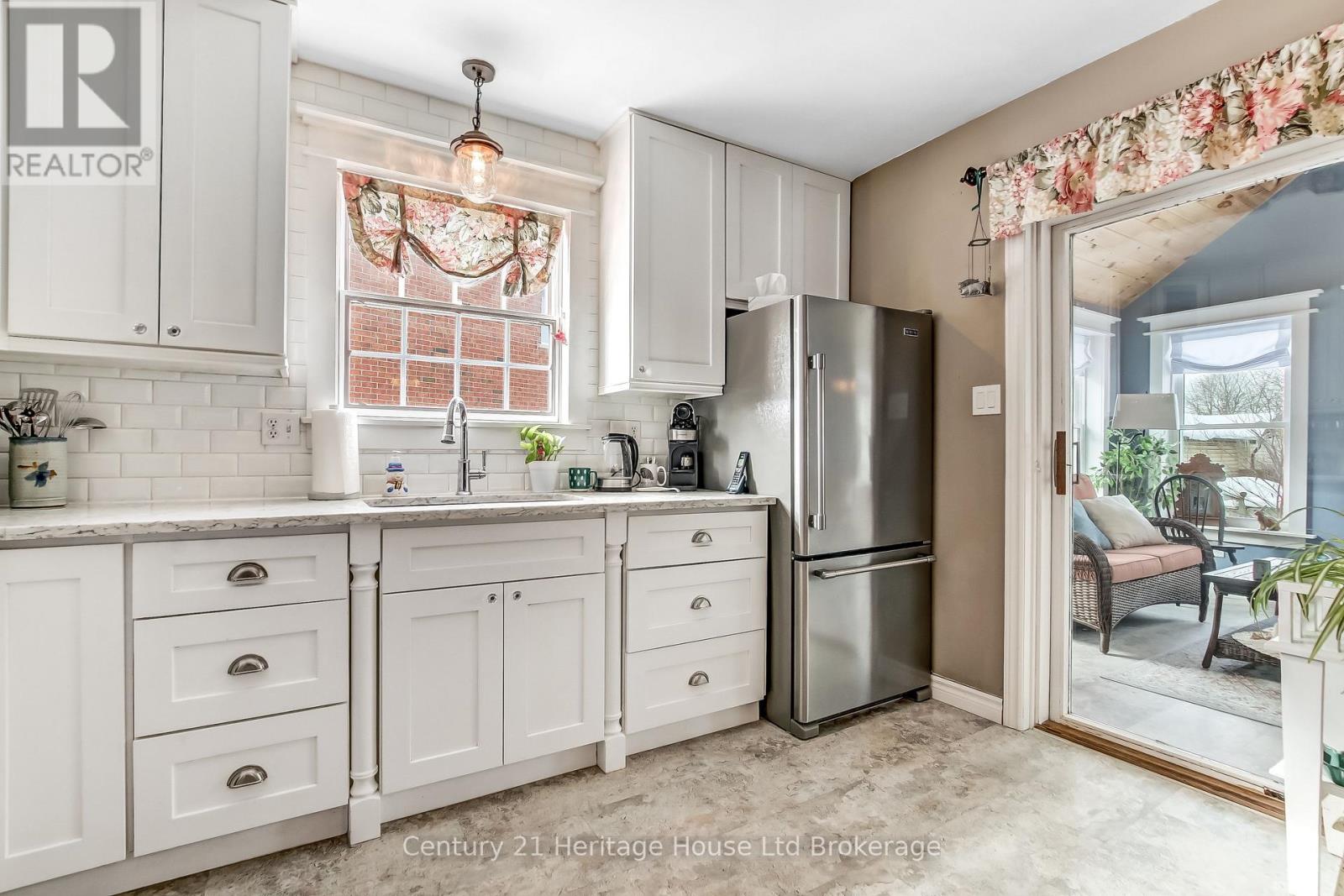 11 John Davies Drive, Woodstock (Woodstock - North), Ontario  N4T 1M9 - Photo 9 - X12750700