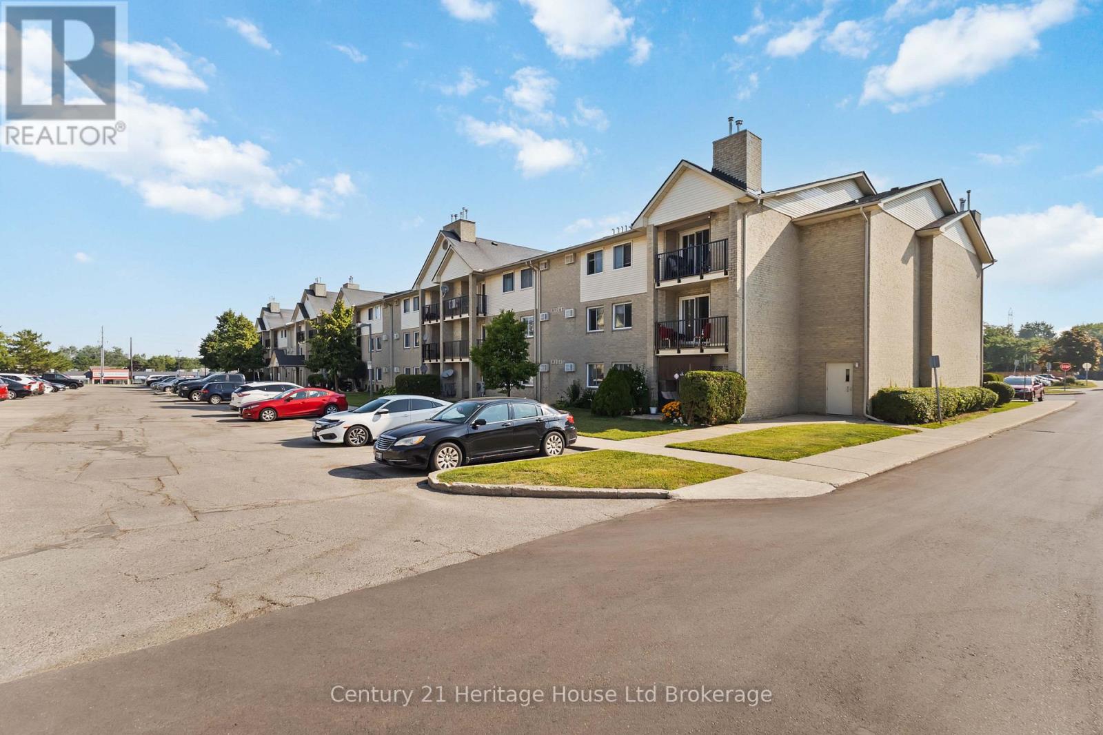 217 - 737 Deveron Crescent, London South (South T), Ontario  N5Z 4X9 - Photo 2 - X12755266