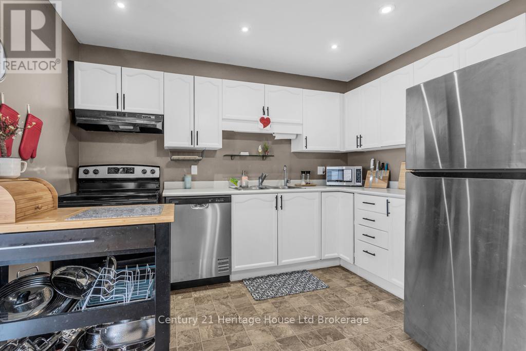 17 Beckett Boulevard, Tillsonburg, Ontario  N4G 5N1 - Photo 7 - X12756496