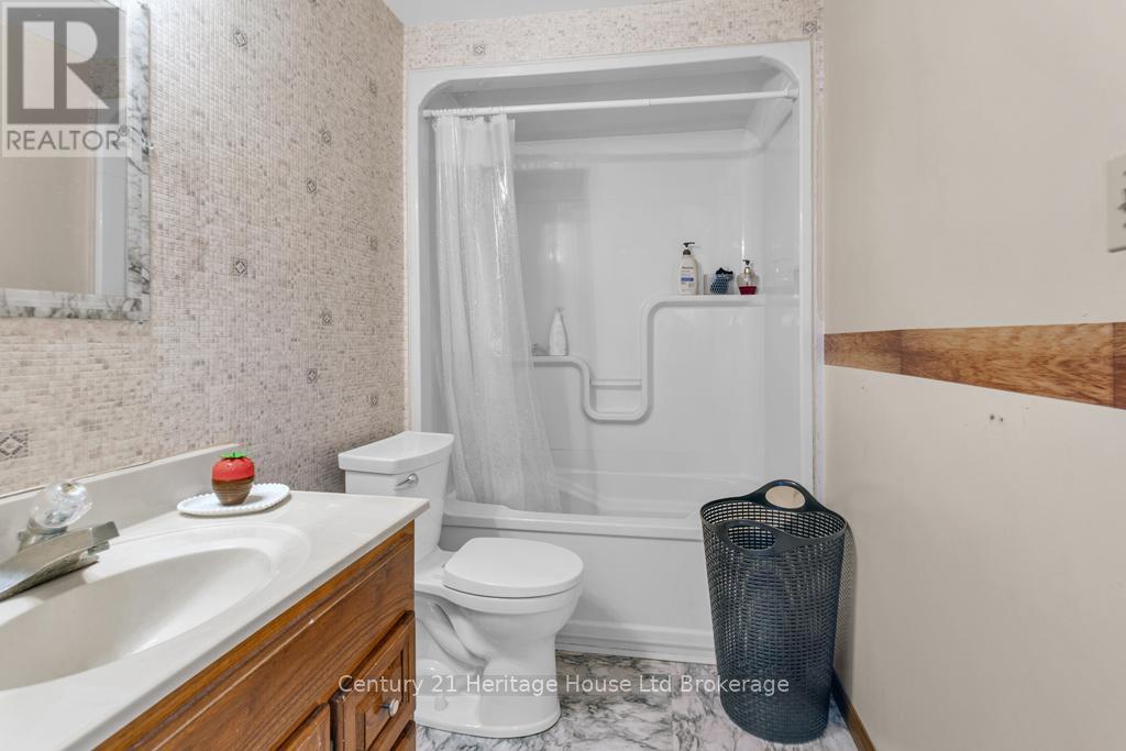 17 Beckett Boulevard, Tillsonburg, Ontario  N4G 5N1 - Photo 9 - X12756496