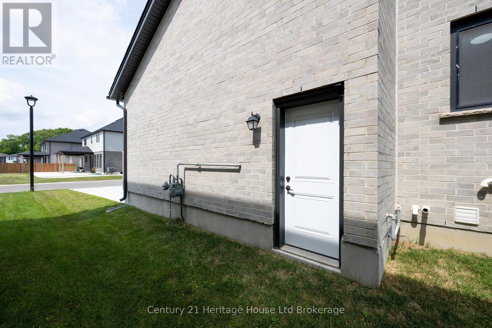 2363 Bakervilla Street, London South (South V), Ontario  N6P 0H4 - Photo 29 - X12757626