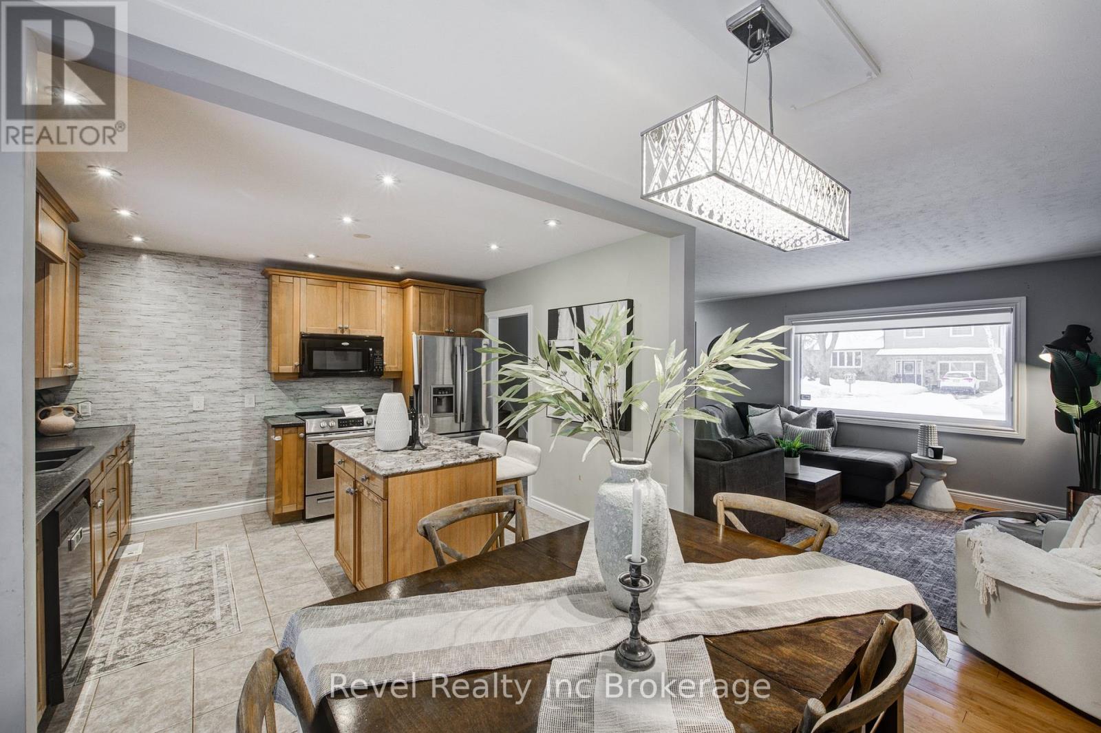 828 Warwick Street, Woodstock (Woodstock - North), Ontario  N4S 4R4 - Photo 10 - X12761000