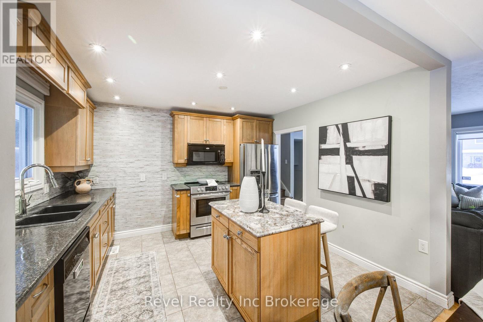 828 Warwick Street, Woodstock (Woodstock - North), Ontario  N4S 4R4 - Photo 11 - X12761000