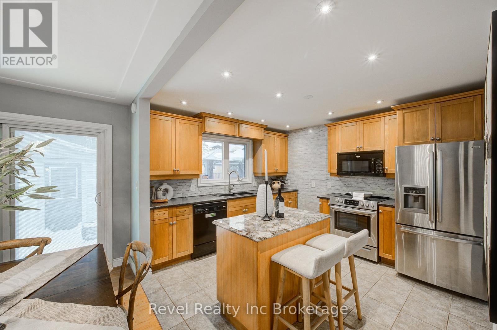 828 Warwick Street, Woodstock (Woodstock - North), Ontario  N4S 4R4 - Photo 12 - X12761000