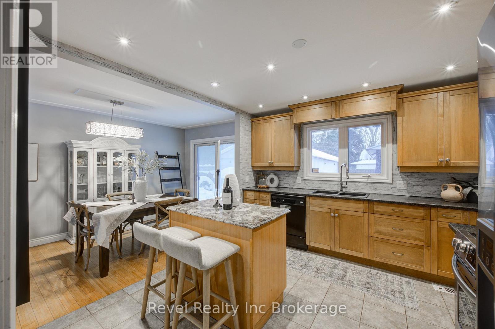 828 Warwick Street, Woodstock (Woodstock - North), Ontario  N4S 4R4 - Photo 15 - X12761000