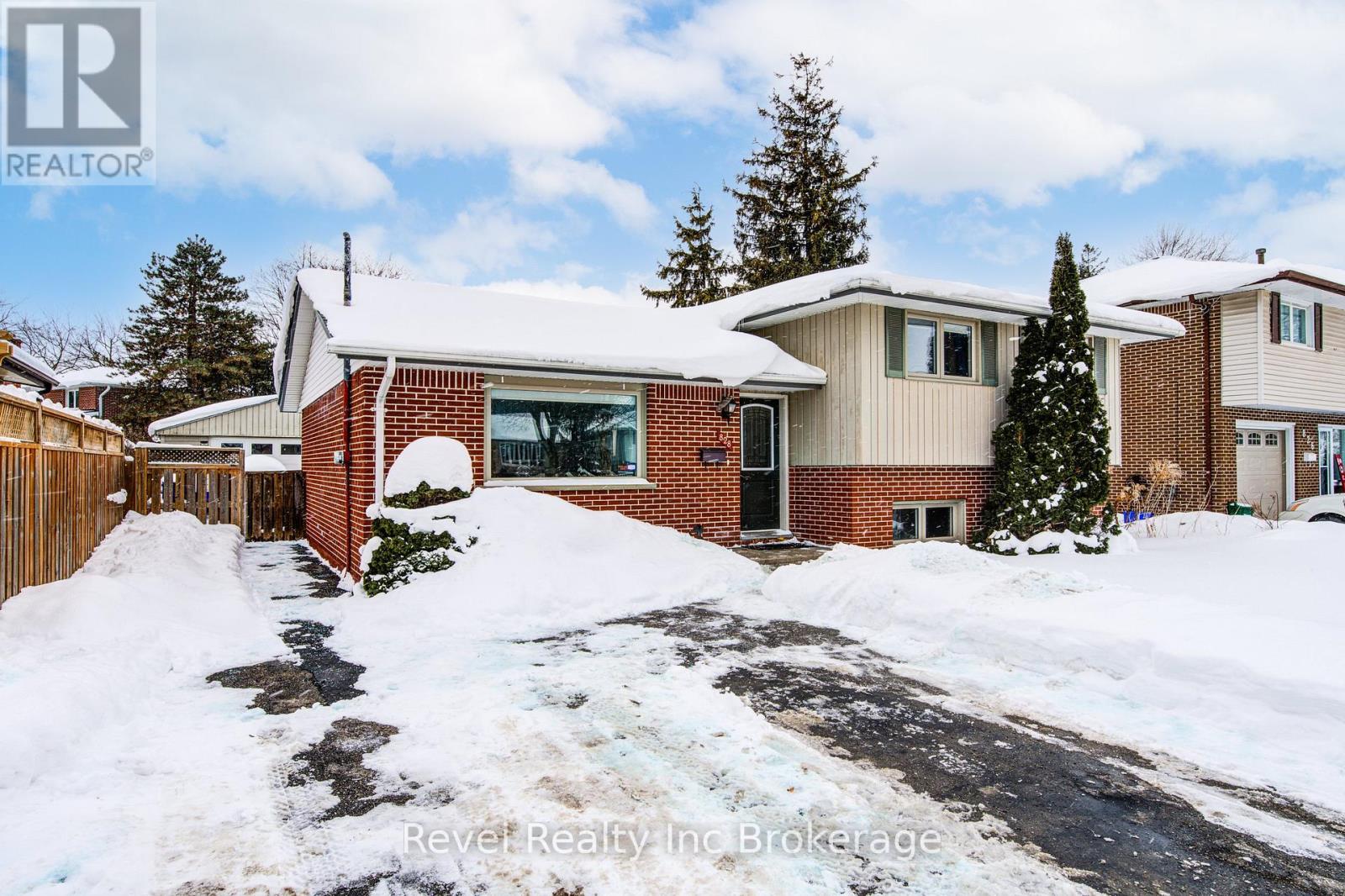 828 Warwick Street, Woodstock (Woodstock - North), Ontario  N4S 4R4 - Photo 2 - X12761000