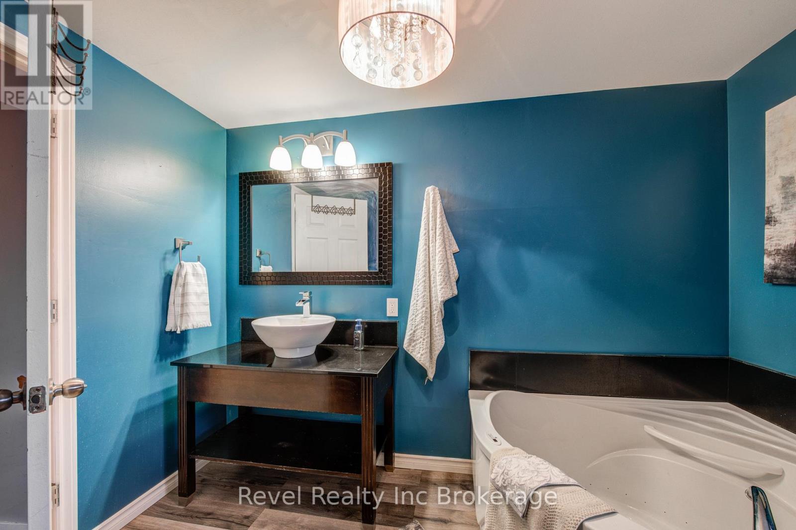 828 Warwick Street, Woodstock (Woodstock - North), Ontario  N4S 4R4 - Photo 23 - X12761000