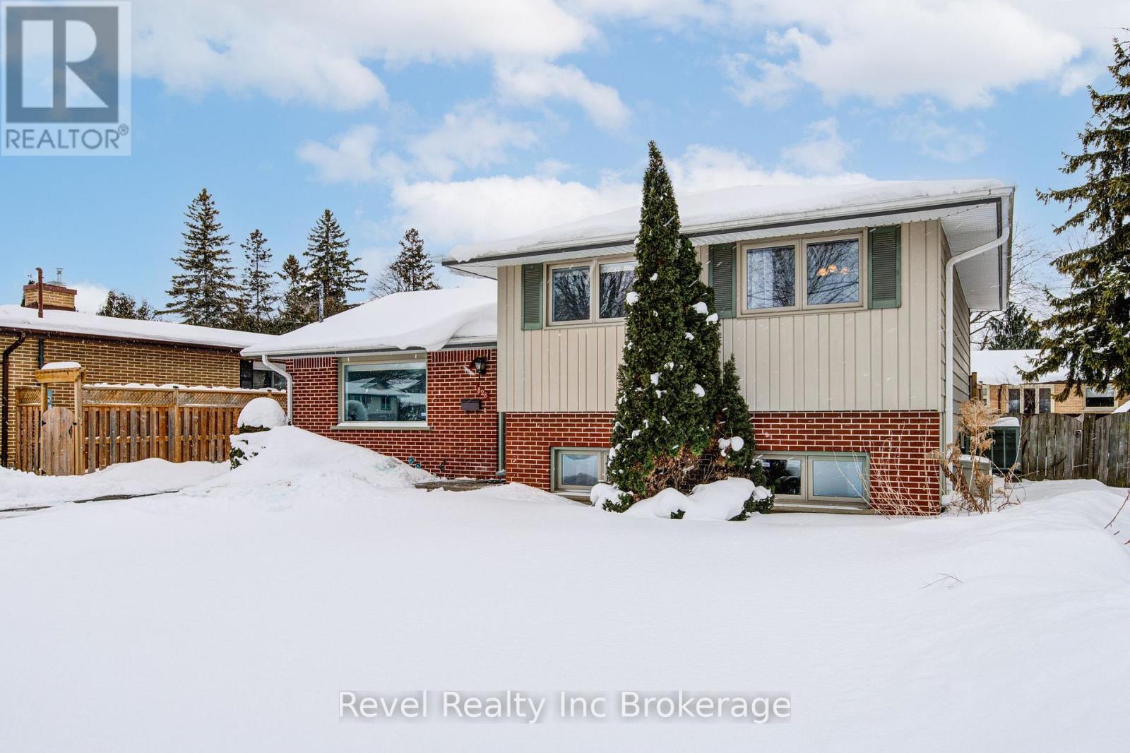 828 Warwick Street, Woodstock (Woodstock - North), Ontario  N4S 4R4 - Photo 3 - X12761000