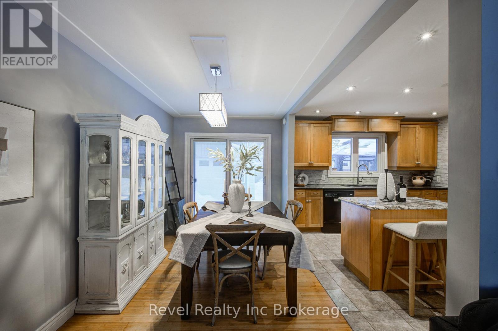 828 Warwick Street, Woodstock (Woodstock - North), Ontario  N4S 4R4 - Photo 9 - X12761000