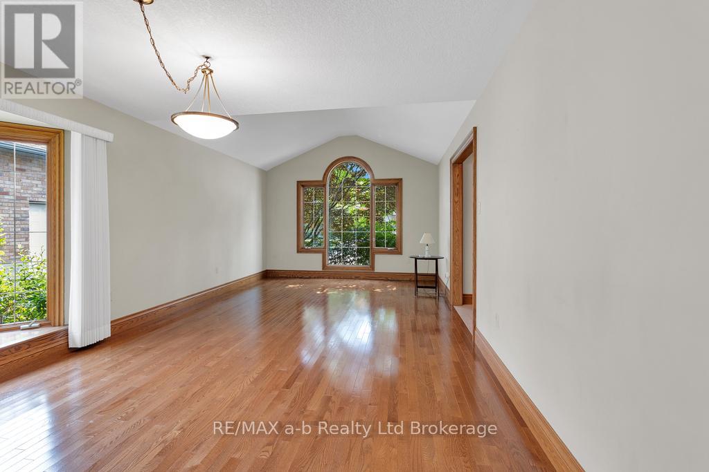 21 Windemere Avenue, Tillsonburg, Ontario  N4G 5M8 - Photo 15 - X12761832