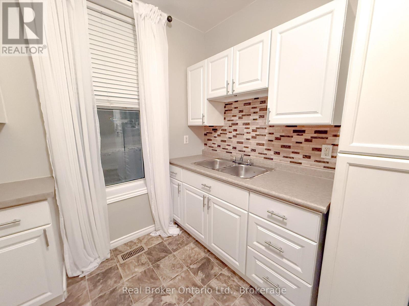 25 Drummond Street, Brantford, Ontario  N3S 5Z2 - Photo 12 - X12765124