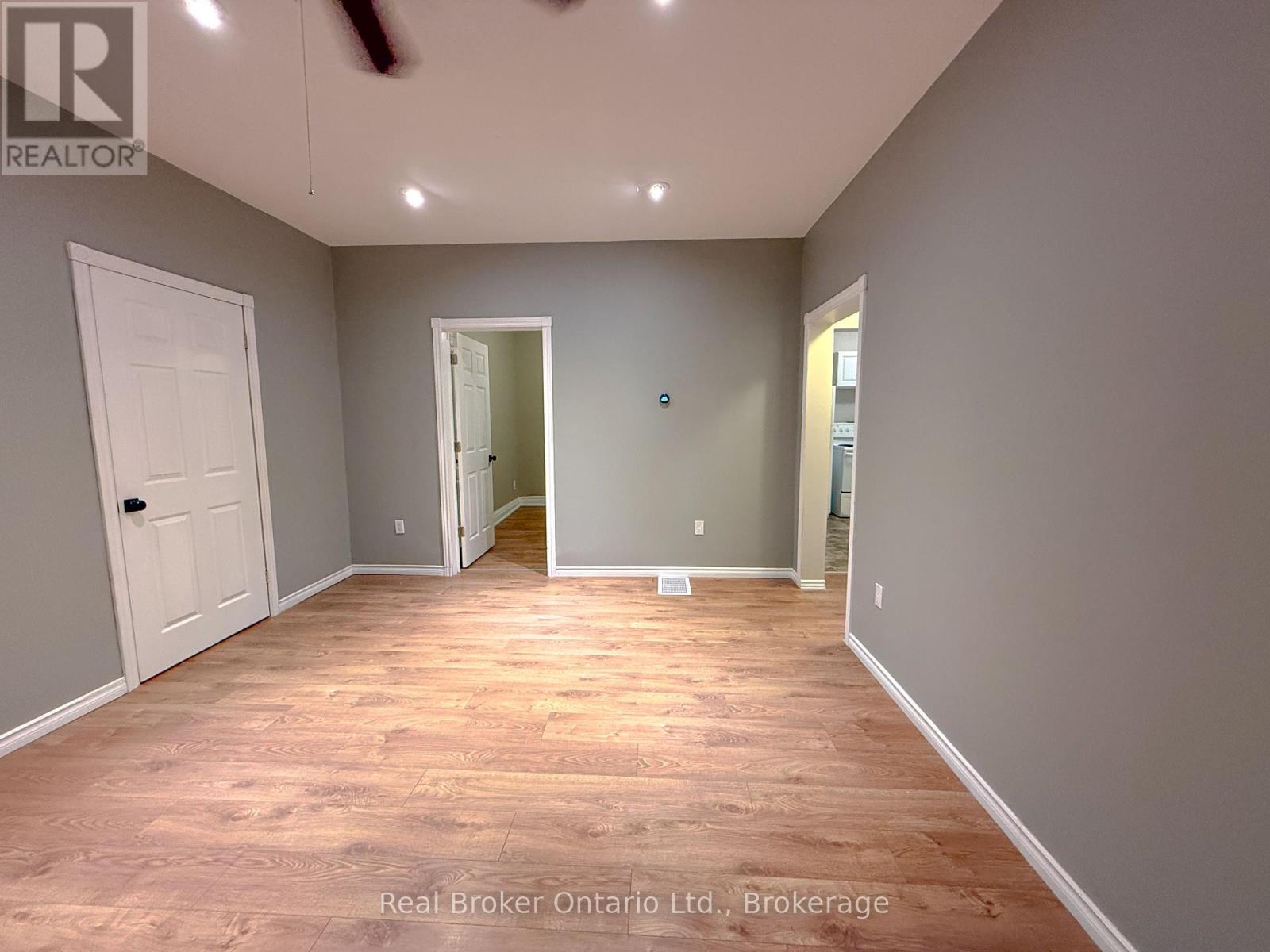 25 Drummond Street, Brantford, Ontario  N3S 5Z2 - Photo 5 - X12765124