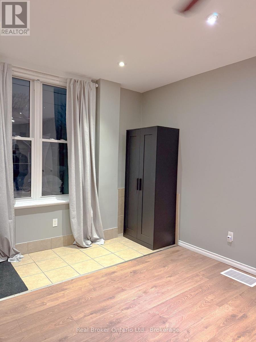 25 Drummond Street, Brantford, Ontario  N3S 5Z2 - Photo 6 - X12765124