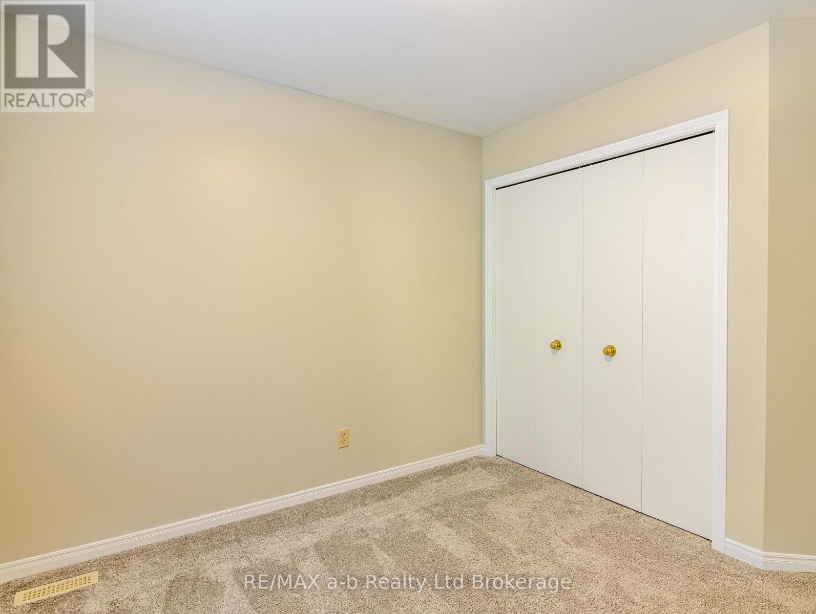 18 Oriole Crescent, Woodstock (Woodstock - North), Ontario  N4T 1T1 - Photo 11 - X12765442