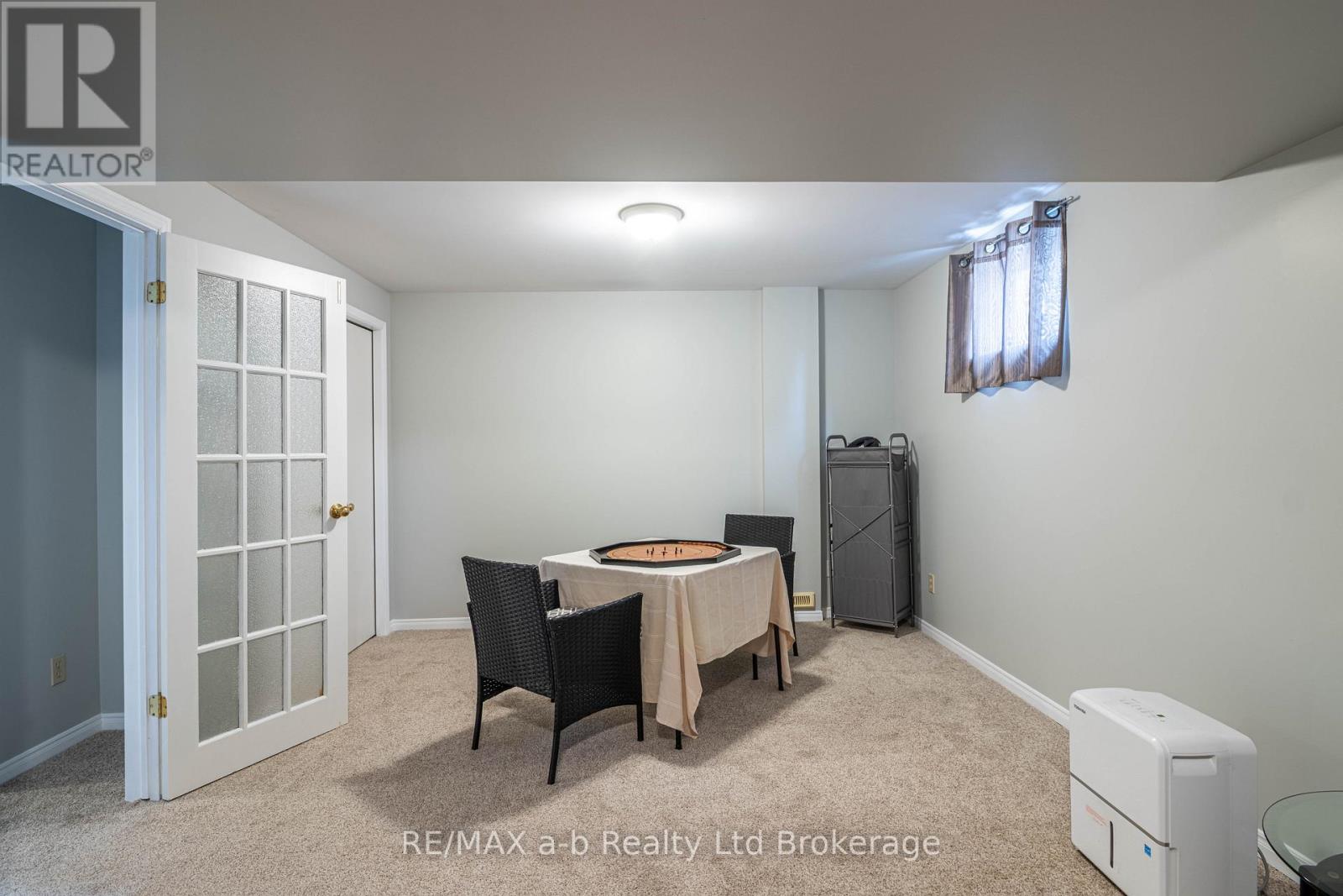 18 Oriole Crescent, Woodstock (Woodstock - North), Ontario  N4T 1T1 - Photo 17 - X12765442