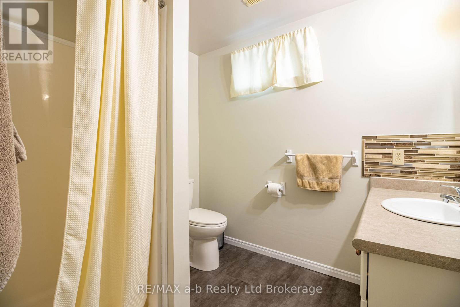 18 Oriole Crescent, Woodstock (Woodstock - North), Ontario  N4T 1T1 - Photo 18 - X12765442