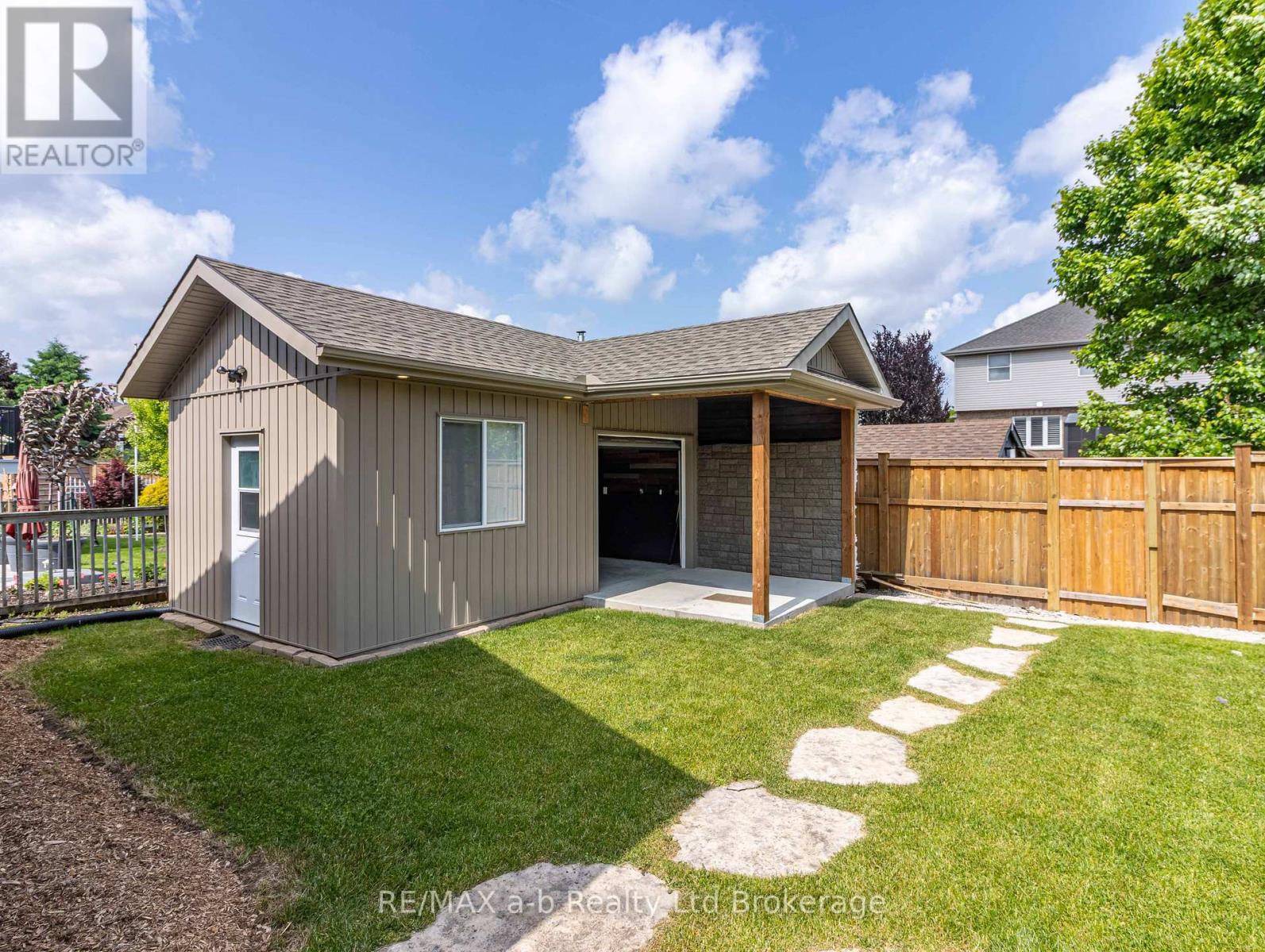 18 Oriole Crescent, Woodstock (Woodstock - North), Ontario  N4T 1T1 - Photo 24 - X12765442