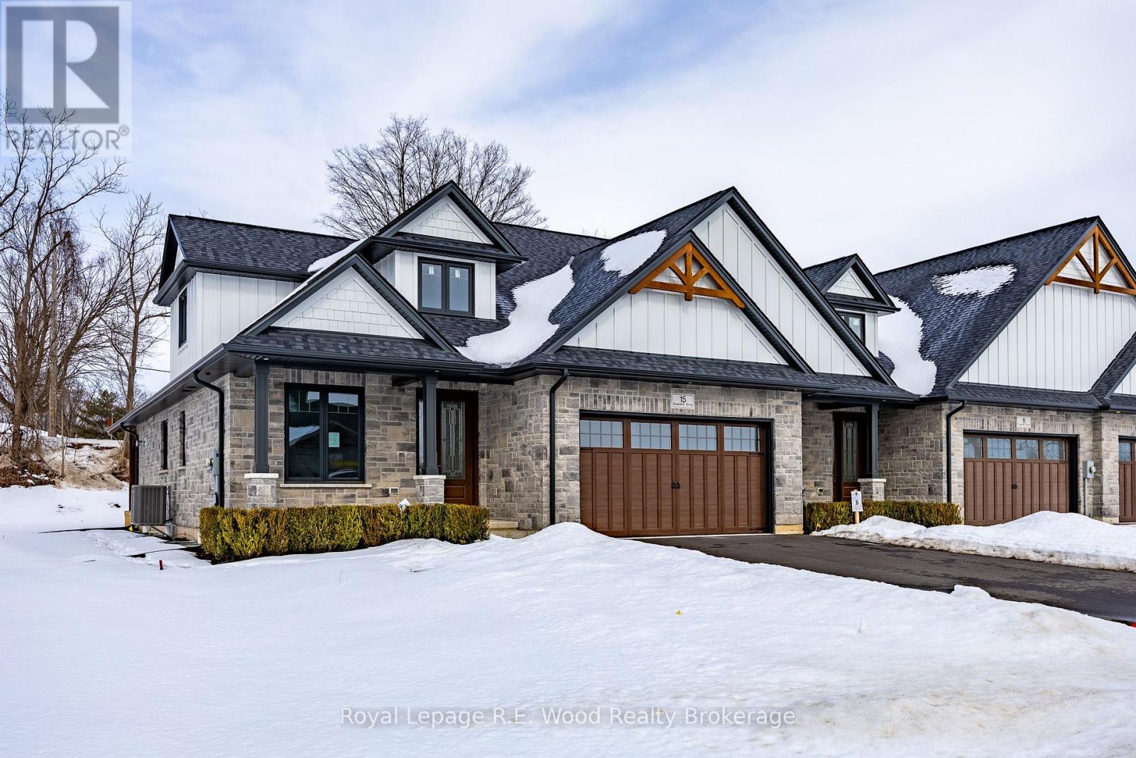 15 Greenhill Drive, Tillsonburg, Ontario  N4G 2K6 - Photo 2 - X12766204