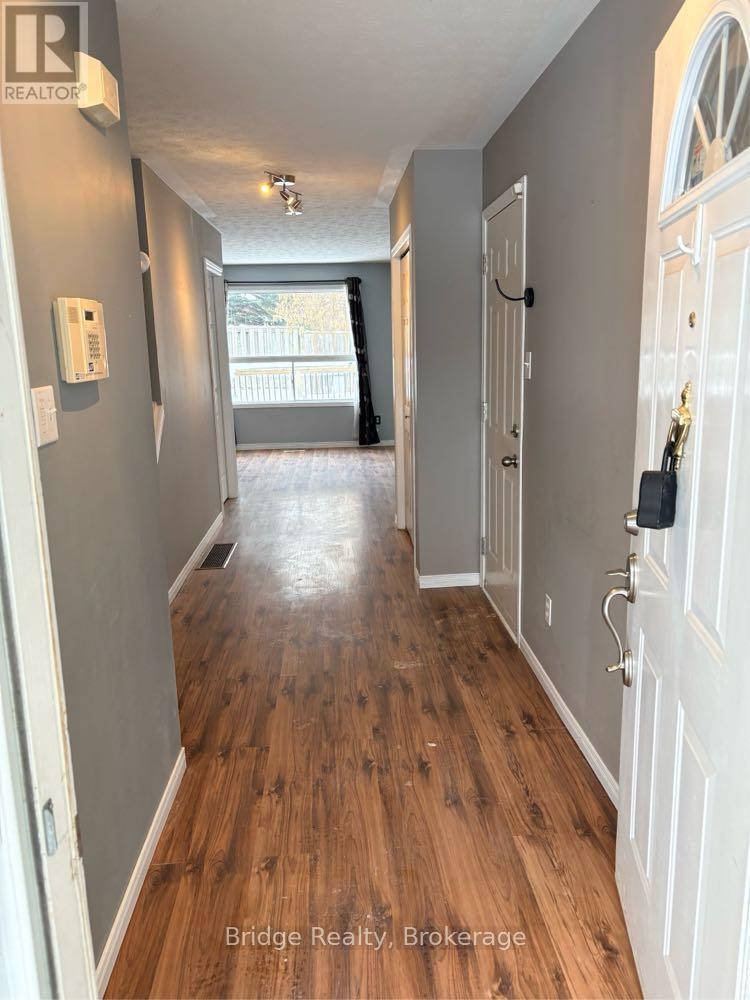 67 Stafford Street, Woodstock (Woodstock - South), Ontario  N4S 3Z8 - Photo 2 - X12766970