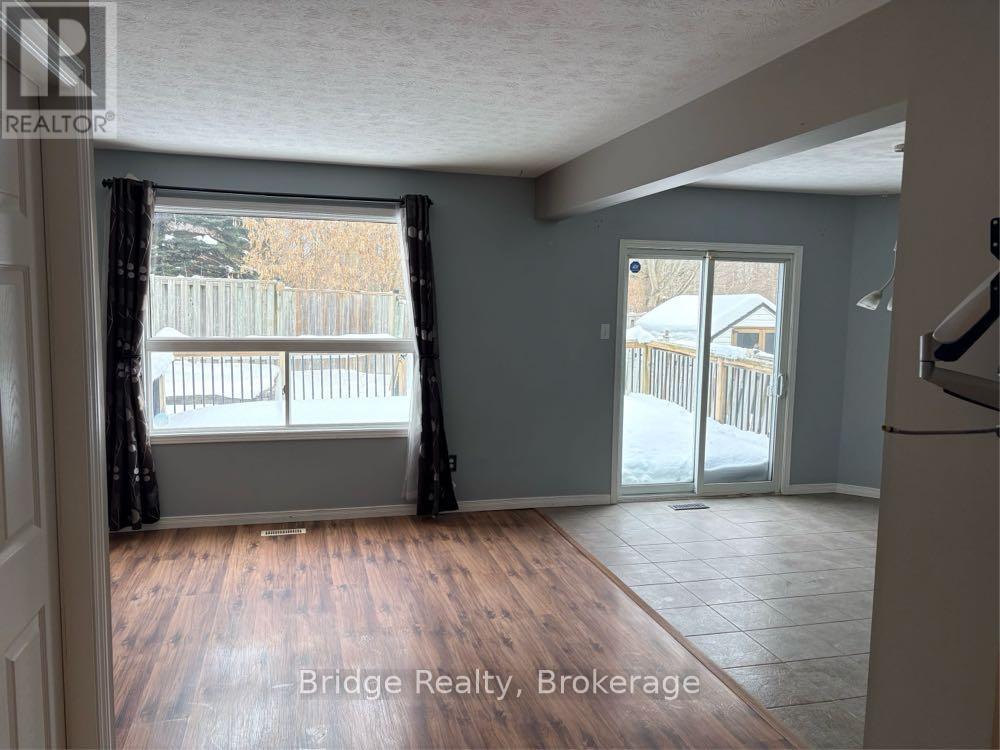 67 Stafford Street, Woodstock (Woodstock - South), Ontario  N4S 3Z8 - Photo 4 - X12766970