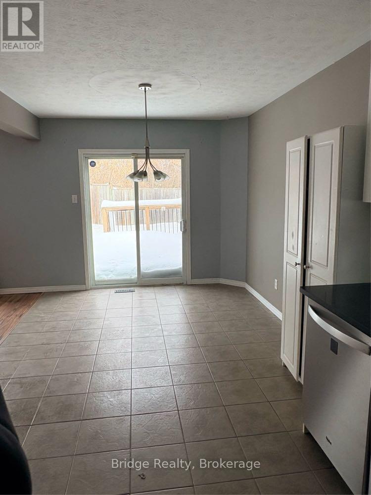 67 Stafford Street, Woodstock (Woodstock - South), Ontario  N4S 3Z8 - Photo 5 - X12766970