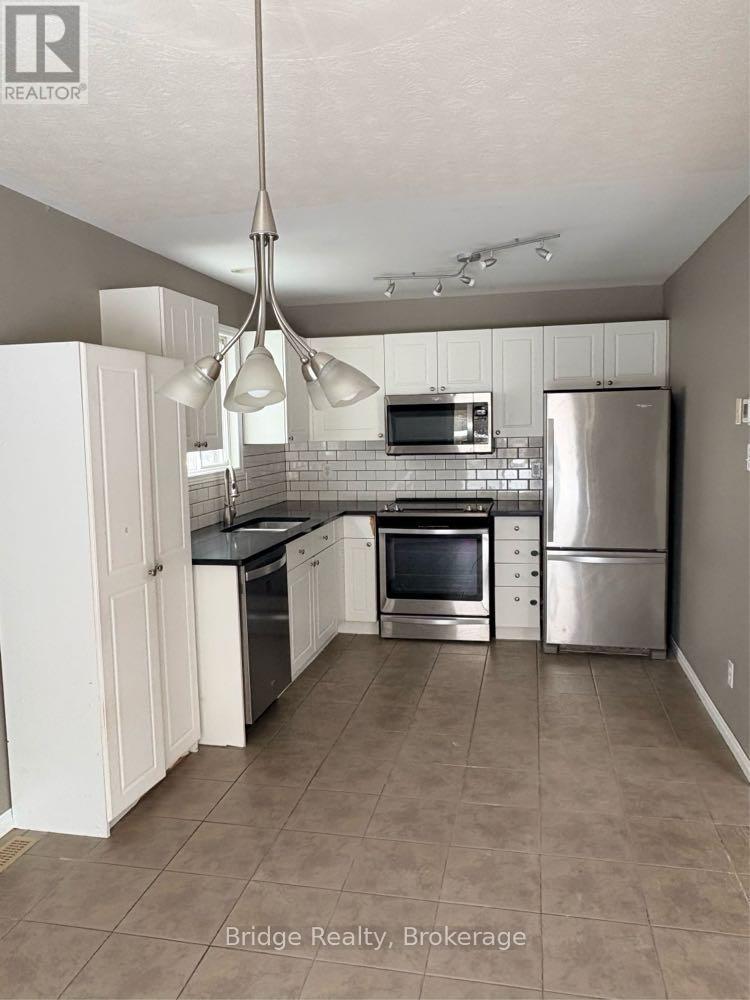 67 Stafford Street, Woodstock (Woodstock - South), Ontario  N4S 3Z8 - Photo 7 - X12766970