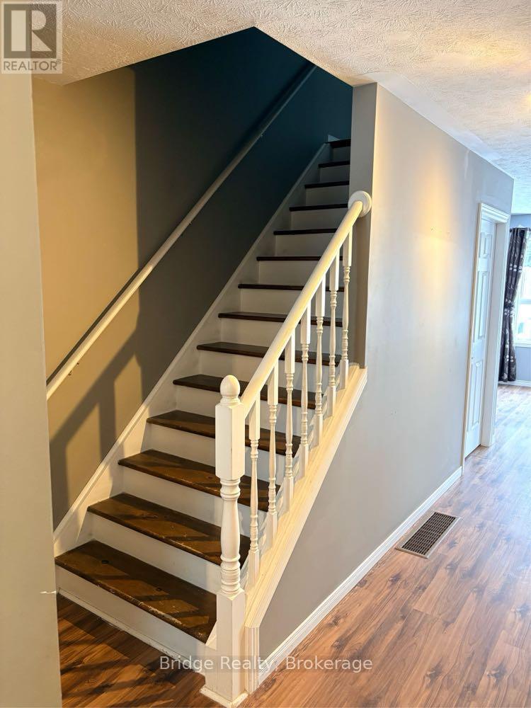 67 Stafford Street, Woodstock (Woodstock - South), Ontario  N4S 3Z8 - Photo 9 - X12766970