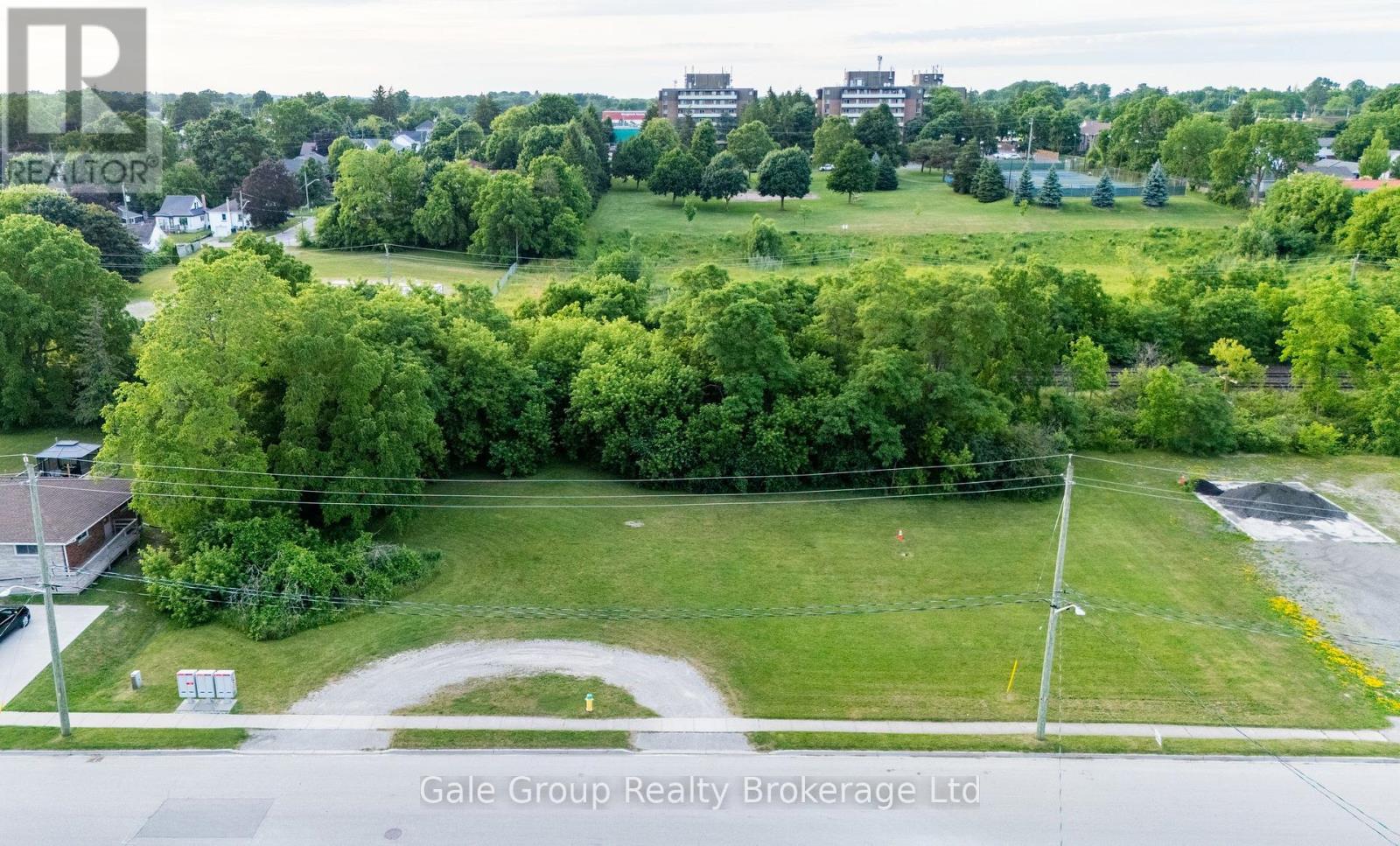 877 Dufferin Street, Woodstock (Woodstock - South), Ontario  N4S 1Y8 - Photo 3 - X12768488