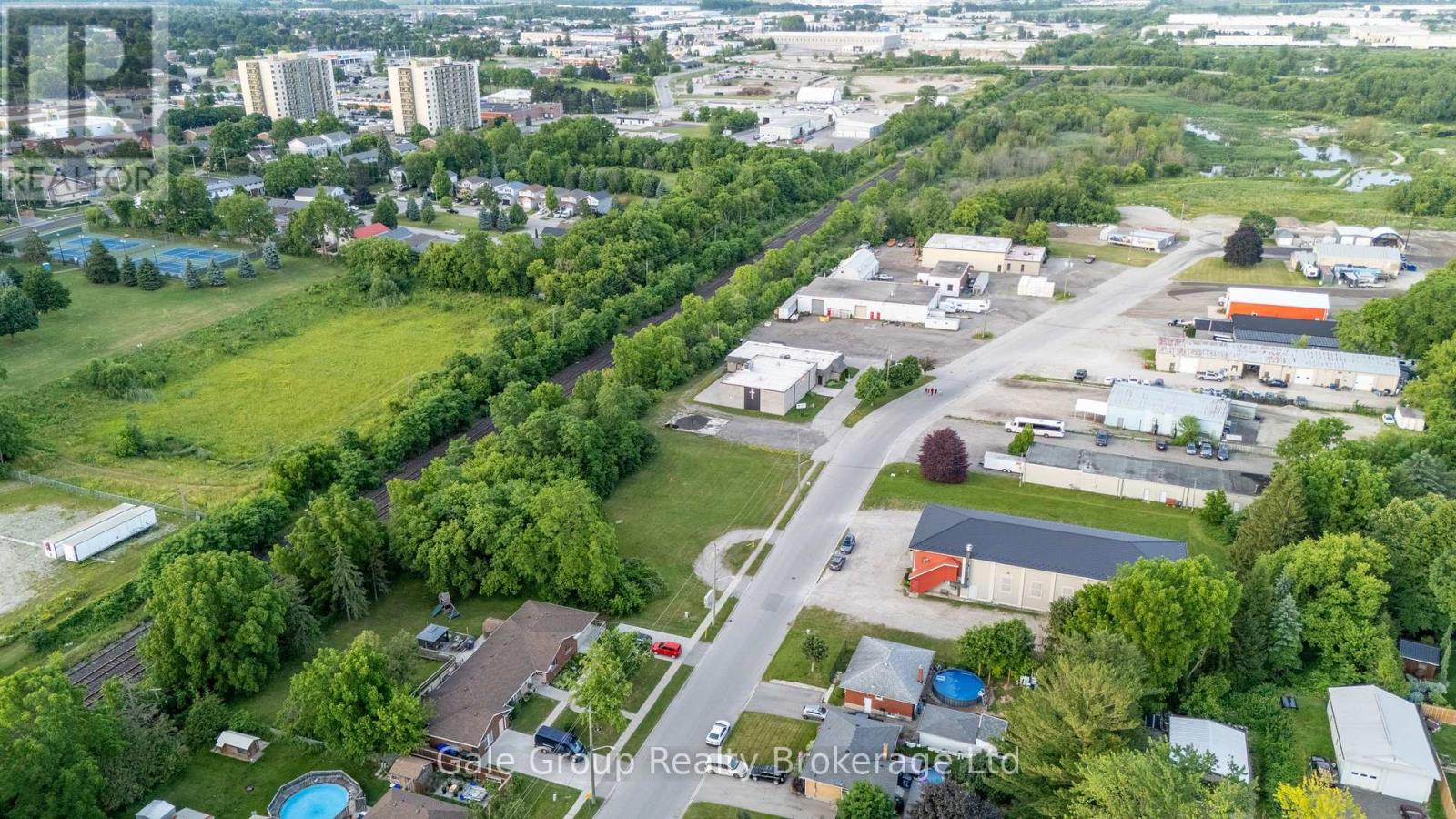 877 Dufferin Street, Woodstock (Woodstock - South), Ontario  N4S 1Y8 - Photo 5 - X12768488