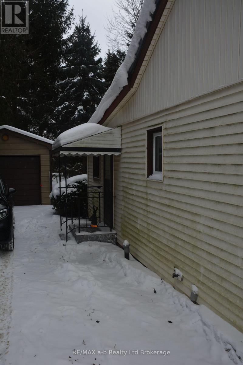 146 Whiting Street, Ingersoll (Ingersoll - South), Ontario  N5C 3B3 - Photo 4 - X12768778