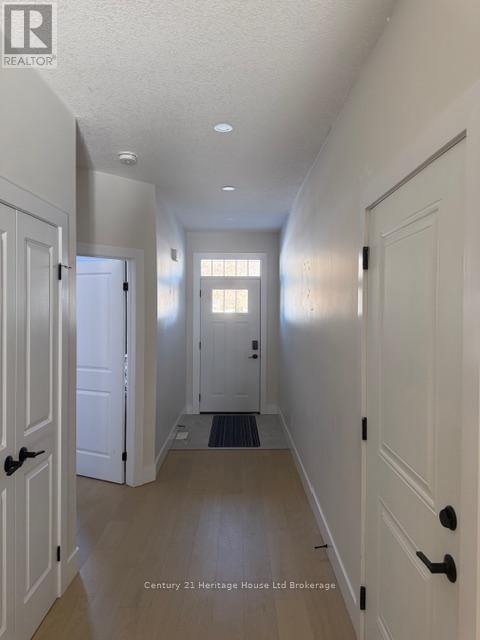 3.5 South Court Street W, Norwich (Norwich Town), Ontario  N0J 1P0 - Photo 2 - X12775120