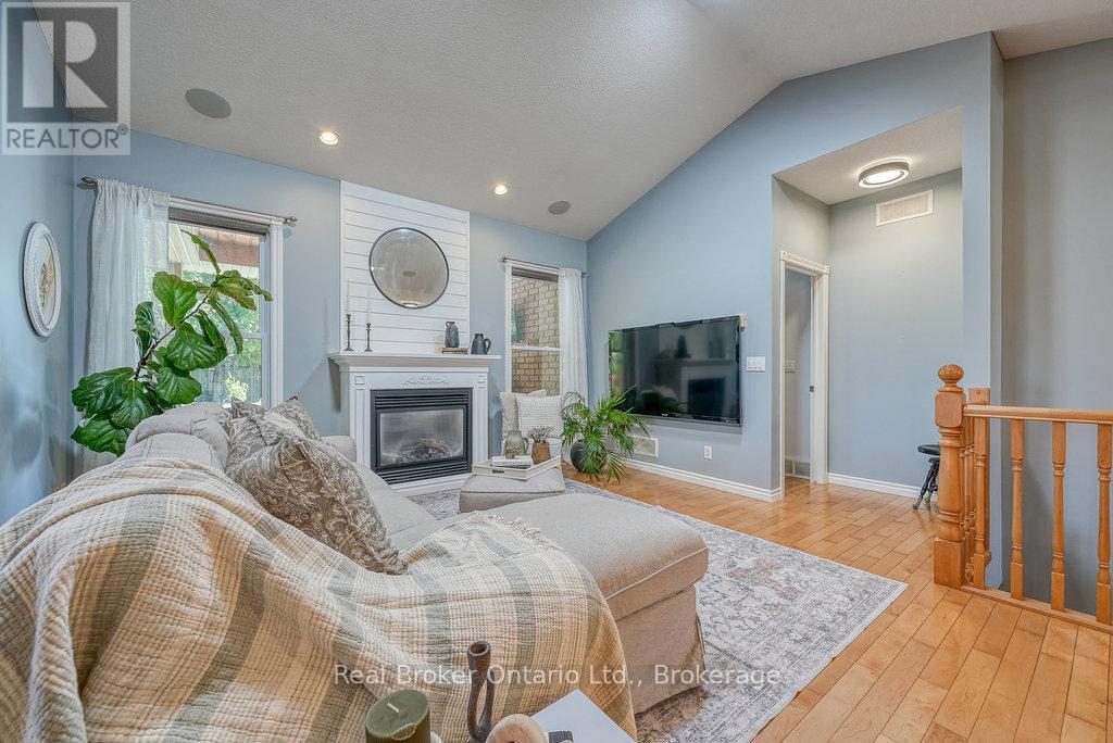 504 Crestwood Court, Woodstock (Woodstock - North), Ontario  N4T 1V3 - Photo 10 - X12786296