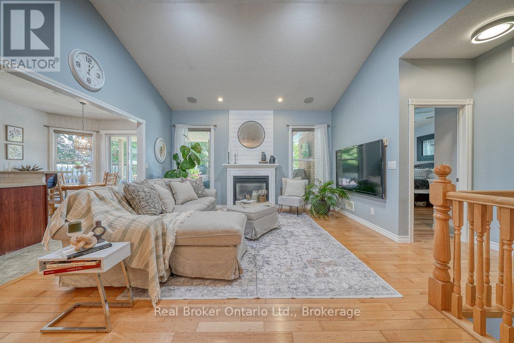 504 Crestwood Court, Woodstock (Woodstock - North), Ontario  N4T 1V3 - Photo 11 - X12786296