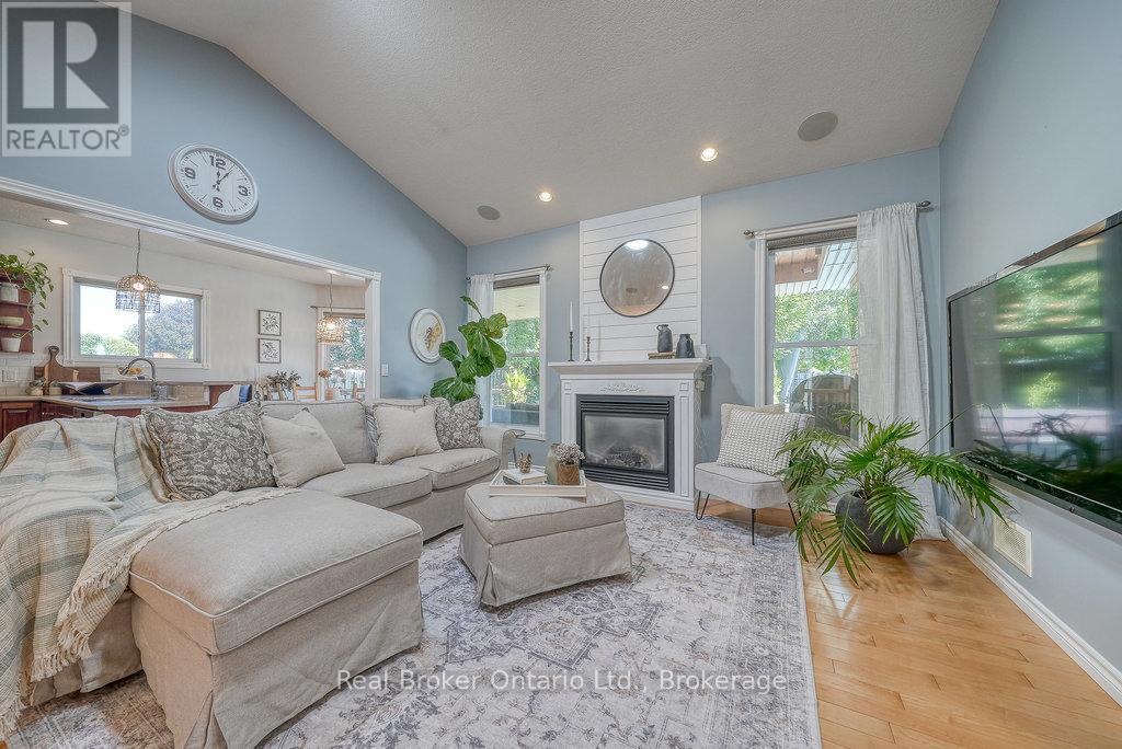 504 Crestwood Court, Woodstock (Woodstock - North), Ontario  N4T 1V3 - Photo 12 - X12786296