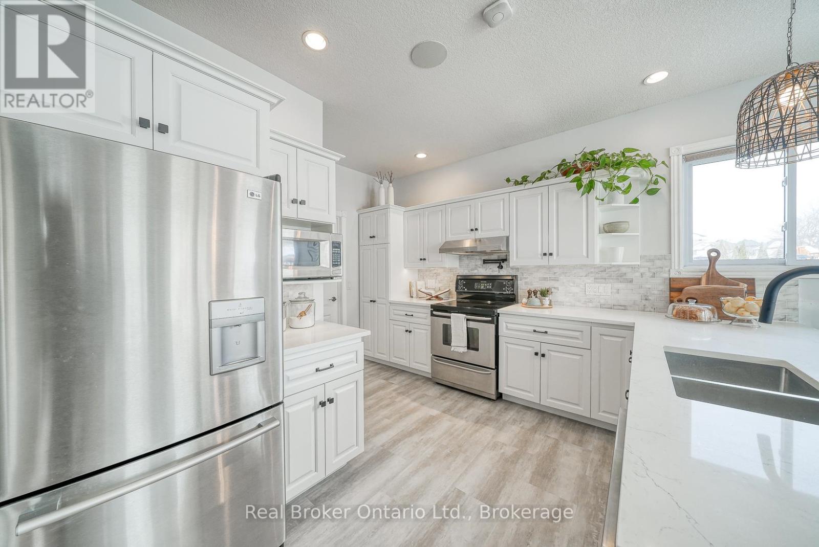 504 Crestwood Court, Woodstock (Woodstock - North), Ontario  N4T 1V3 - Photo 13 - X12786296