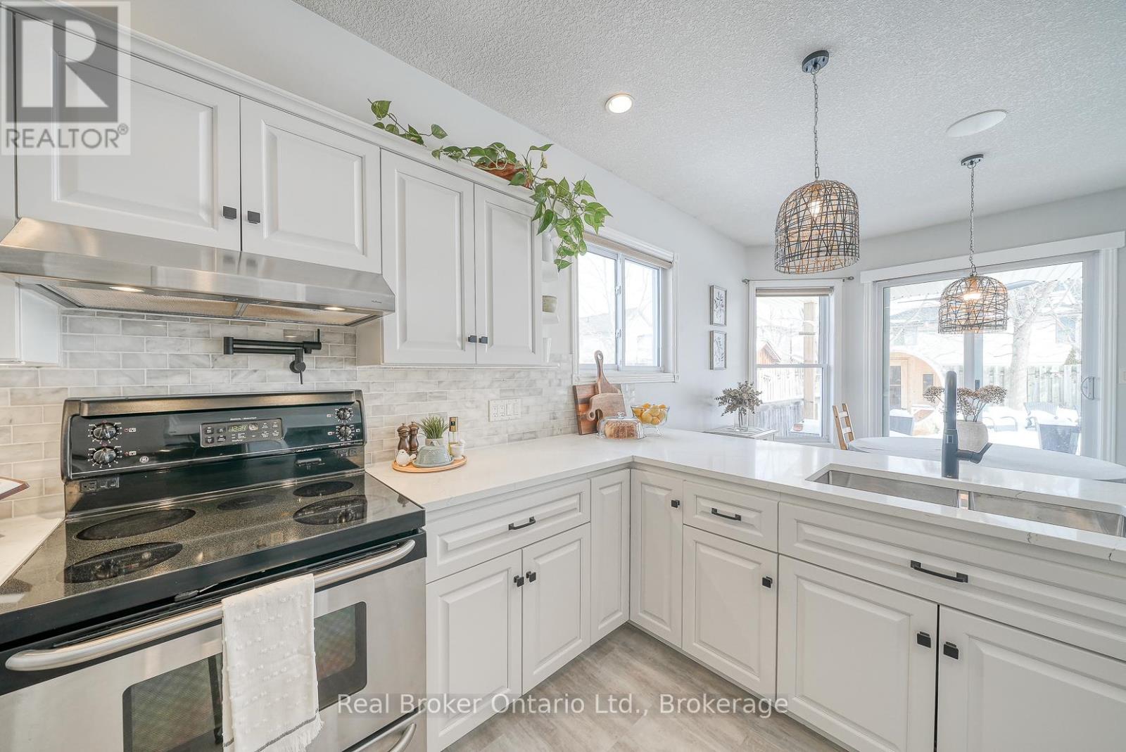 504 Crestwood Court, Woodstock (Woodstock - North), Ontario  N4T 1V3 - Photo 16 - X12786296