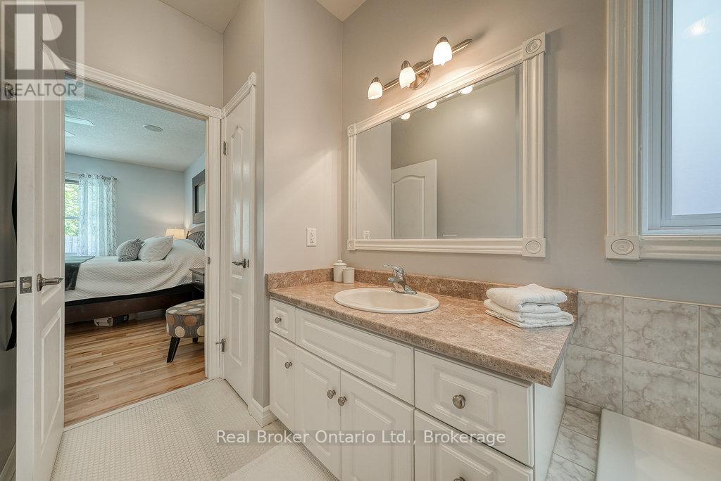 504 Crestwood Court, Woodstock (Woodstock - North), Ontario  N4T 1V3 - Photo 26 - X12786296